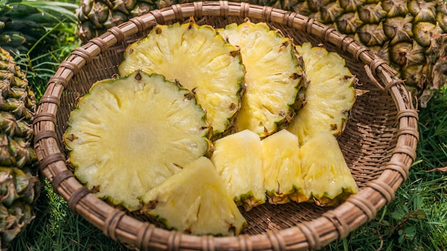 Papain und Bromelain – Natürliche Proteasen aus Papaya und Ananas